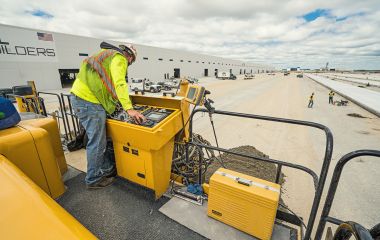 Компанія GOMACO розробила високопродуктивний вигладжувальний брус з унікальною вібросистемою